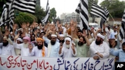 ڈچ پارلیمنٹ کی جانب سے گستاخانہ خاکوں کے مقابلے کے اعلان کے خلاف لاہور میں مذبی جماعتوں کا احتجاج ۔ 17 اگست 2018