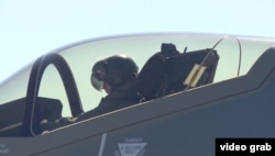 미국 록히드마틴 사의 F-35 전투기 조종석.
