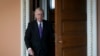McConnell se ha mantenido esquivo sobre las preguntas de si las acciones de Trump, al presionar al presidente ucraniano Volodymyr Zelenskiy para que anunciara una investigación al rival político Joe Biden, eran inapropiadas. 