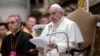Le pape François lors du rite byzantin dans la basilique Saint-Pierre au Vatican, le 11 octobre 2019. 