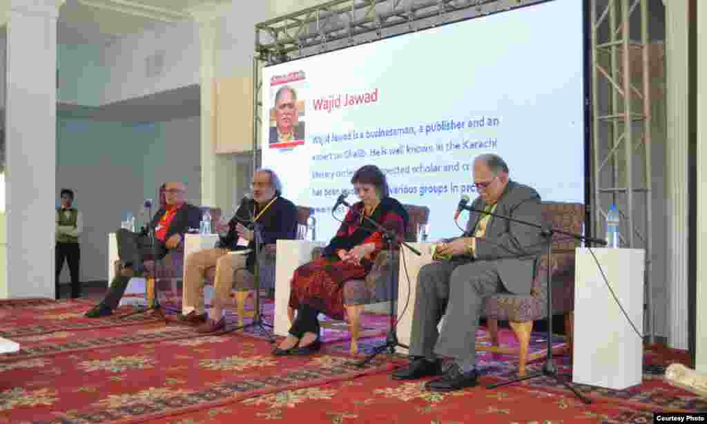 'سب کے پیارے - فیض' کے عنوان سے ہونے والی نشست کے مقررین محمود جمال، باری میاں، فیض احمد فیض کی صاحبزادی منیزہ ہاشمی اور واجد جواد