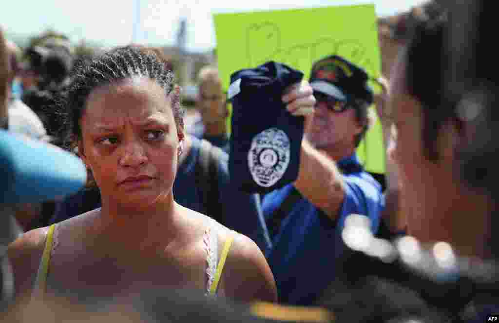 Sondra Fifer voices support for Michael Brown amidst a rally held to show support for Ferguson police officer Darren Wilson Aug. 23, 2014 in St. Louis, Missouri.
