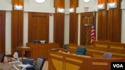 Una cuarta víctima sobrevivió y testificó que había sido agredida sexualmente.