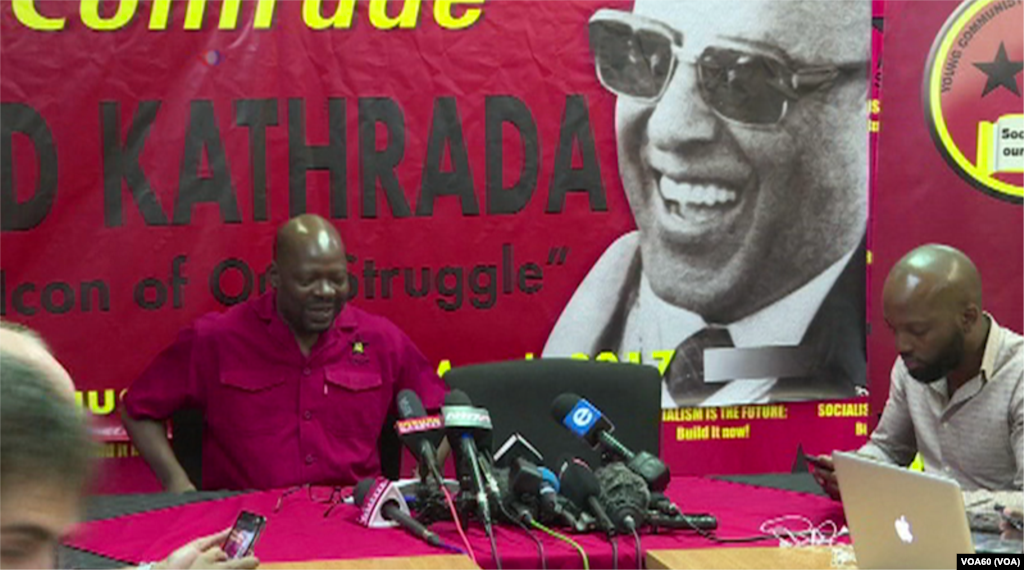 Shugaban Afirka ta Kudu Joseph Zuma ya sha alwashin korar ministan kudinsa da ake mutunta wa, matakin da ake ganin zai raba kan ‘yan jam’iyar ANC mai mulki. Ranar Alhamis 30 Maris 2017. 