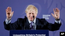 Perdana Menteri Inggris Boris Johnson memaparkan sikap pemerintah dalam negosiasi dengan Uni Eropa setelah Brexit, di Old Naval College, Greenwich, London, 3 Februari 2020. 