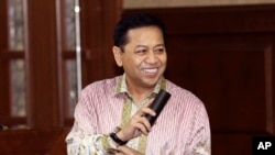 Mantan Ketua DPR RI Setya Novanto, tersenyum saat memasuki ruang sidang setelah jeda istirahat sidang di Pengadilan Tindak Pidana Korupsi, Jakarta, Kamis, 29 Maret 2018.