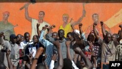 Une manifestation de l'opposition Place de la Nation à Ouagadougou, le 2 novembre 2014. (AFP PHOTO/ISSOUF SANOGO)