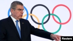 Le président du CIO Thomas Bach lors d'une conférence de presse, Suisse, le 4 mars 2020.