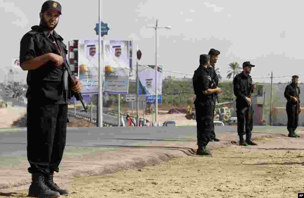 Palestinian Hamas security officers guard Gaza's main road as they wait for the convoy of the Qatari Emir Sheikh Hamad bin Khalifa Al-Thani to arrive in Gaza City, October 23, 2012.