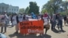 About 100 demonstrators chanted "Stop genocide in Darfur" and "Justice, justice for Darfur" outside the White House in Washington, D.C., April 16, 2016. (N. Taha/VOA)