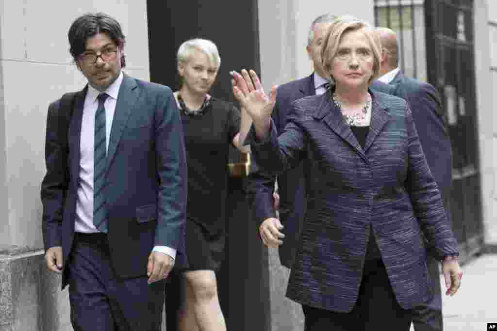 L'ancienne secrétaire d'Etat américaine Hillary Clinton quitte le Temple Emanu-El après le service funèbre d'Edie Windsor, à New York, 15 septembre 2017.