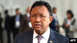 Le Président malgache Hery Rajaonarimampianina arrive à la session ordinaire de la Conférence des Chefs d'Etat et de gouvernement de l'Union africaine (UA) lors du 30e sommet annuel de l'UA à Addis Abeba, le 29 janvier 2018.