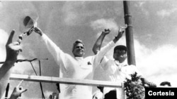 Violeta Chamorro y Virgilio Godoy en cierre de campaña de la UNO en la Plaza la República el 18 de febrero de 1990. Foto de archivo de La Prensa de Nicaragua.