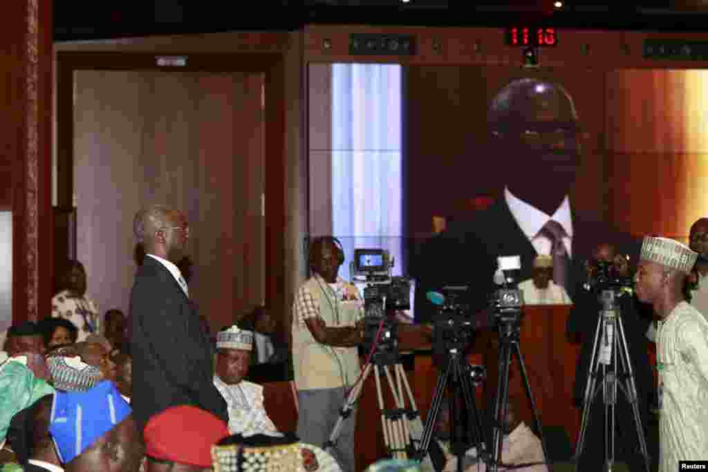 Ministan Makamashi Ayyuka Da Samar da Gidaje Babatunde Fashola 