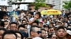 2019年7月14日香港家长带着年幼的子女参加沙田反送中大游行。（美国之音汤惠芸拍摄）