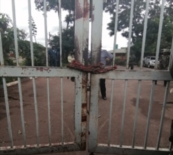 The main gate of the Malawi Electoral Commission office in Blantyre is seen shuttered with a chain, in Blantyre, Malawi. (Lameck Masina/VOA)