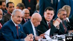 Les principaux protagonistes du conflit libyen au congrès international sur la Libye à l'Elysée, à Paris, le 29 mai 2018.