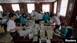 Inside Myanmar Central Bank (Photo Credit: REUTERS/Soe Zeya Tun )