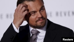Cast member Leonardo DiCaprio attends the premiere of "The Revenant" in Hollywood, California, Dec. 16, 2015.