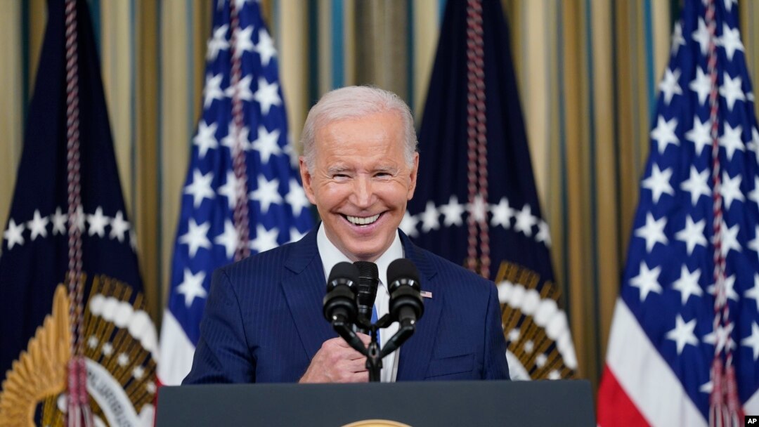 拜登2022年11月9日在白宮見記者就前一天舉行的美國中期選舉發表評論。（美聯社）