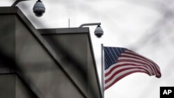 Zastava na američkoj ambasadi u Berlinu