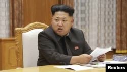 North Korean leader Kim Jong Un speaks at an emergency meeting of the Workers' Party of Korea (WPK) Central Military Commission in Pyongyang, in this undated photo released by North Korea's Korean Central News Agency (KCNA), Aug. 21, 2015. (REUTERS/KCNA)