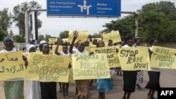 Wanawake wa Sudan Kusini wakidai haki zao na amani wakati wa maandamano mjini Juba, Julai 13, 2018.