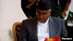 وزیر اعظم شیر بہادر ڈیوبا (فائل)