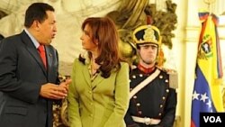 Chávez visitó Argentina en octubre de 2010 para rendir homenaje al ex presidente Néstor Kirchner.