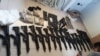 Armas y drogas encontradas en una casa allanda por las autoridades bolivianas durante una operación para arrestar al narcotraficante urucuayo Sebastián Marset en Santa Cruz, el 30 de julio de 2023. Foto divulgada del Ministerio de Gobernación distribuida por AFP.