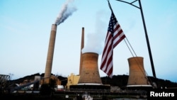 Elektrana na ugalj na rijeci Ohio u Moundsvilleu, Zapadna Virginia.