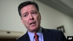 Mantan Direktur FBI, James Comey, berbicara kepada para wartawan di Capitol Hill, Washington, D.C., Senin, 17 Desember 2018, setelah wawancara tertutup kedua dengan komite yang dipimpin faksi Partai Republik (foto: AP Photo/J. Scott Applewhite)