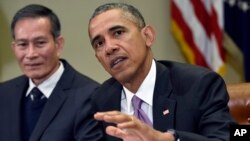 Presiden Barack Obama menjawab pertanyaan mengenai situasi di Baltimore di tengah-tengah pertemuan di Ruangan Roosevelt, Gedung Putih, Jumat (1/5).