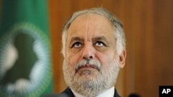 Al-Baghdadi Ali Al-Mahmoudi, dans une conférence de presse à Tripoli, le 18 août 2011