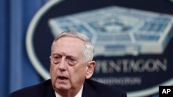 Le secrétaire américain à la Défense Jim Mattis lors d'une conférence de presse au Pentagone, le 11 avril 2017.