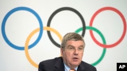 Le président du Comité international olympique, Thomas Bach, est vu lors d'une conférence de presse au siège du CIO à Lausanne, en Suisse, le 9 juillet 2014.