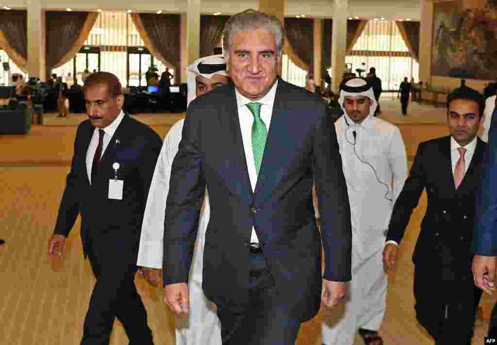 طالبان رہنما نے امن معاہدے میں معاونت پر پاکستان کا بھی شکریہ ادا کیا جب کہ پاکستان کی جانب سے وزیرِ خارجہ مخدوم شاہ محمود قریشی نے تقریب میں شرکت کی۔ 