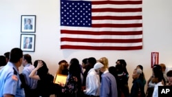 La ceremonia de juramentación de nuevos ciudadanos en Annapolis, Maryland, estará presidida por el director del Servicio de Ciudadanía e Inmigración, León Rodríguez.
