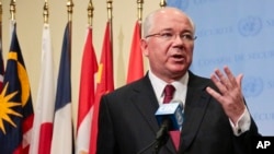 Ex embajador de Venezuela en la ONU, Rafael Ramirez, durante una conferencia de prensa en la sede de la Naciones Unidas. El gobierno venezolano ha anunciado que investigará a Ramírez por acusaciones de corrupción en la petrolera estatal PDVSA.