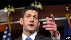 Ketua DPR Amerika Serikat, Paul Ryan, memberikan keterangan kepada wartawan seusai pertemuan dengan Donald Trump di Gedung Capitol, Washington (12/5). 
