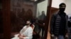 Mukhammadsobir Faizov, salah satu terdakwa dalam serangan teror di gedung konser Crocus, duduk di kurungan kaca saaat hadir di Pengadilan Distrik Basmanny di Moskow, Rusia, pada 24 Maret 2024. (Foto: AP/Alexander Zemlianichenko)
