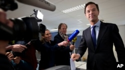 Perdana Menteri Belanda Mark Rutte berbicara dengan wartawan di Den Haag. (Foto: Dok)