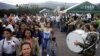 Venezolanos cruzan la frontera sobre el puente internacional Simon Bolivar en Cúcuta, Colombia.