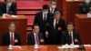 2022年10月22日，在北京人民大会堂举行的中共二十大闭幕式上，前中共总书记胡锦涛被警卫扶着离席。