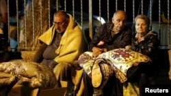 En la zona afectada por el terremoto muchas personas se mantienen en vigilia durante la noche por el temor a las réplicas