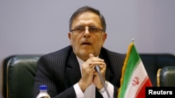 Estados Unidos impuso sanciones a Valiollah Seif, acusándolo de canalizar secretamente recursos de la fuerza Quds, de la Guardia Revolucionaria de Irán para el grupo terrorista Hezbollah.