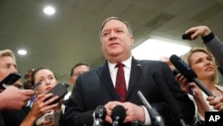 Američki državni sekretar Majk Pompeo obraća se novinarima posle sastanka sa senatorima o ubistvu Džamala Kašogija, 28. novembar 2018.