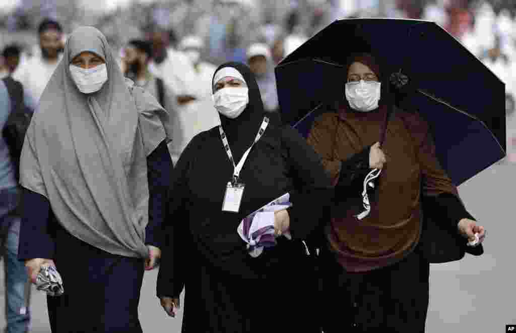 Muslim pilgrims leave the Grand mosque after the noon prayer in Mecca, October 22, 2012.