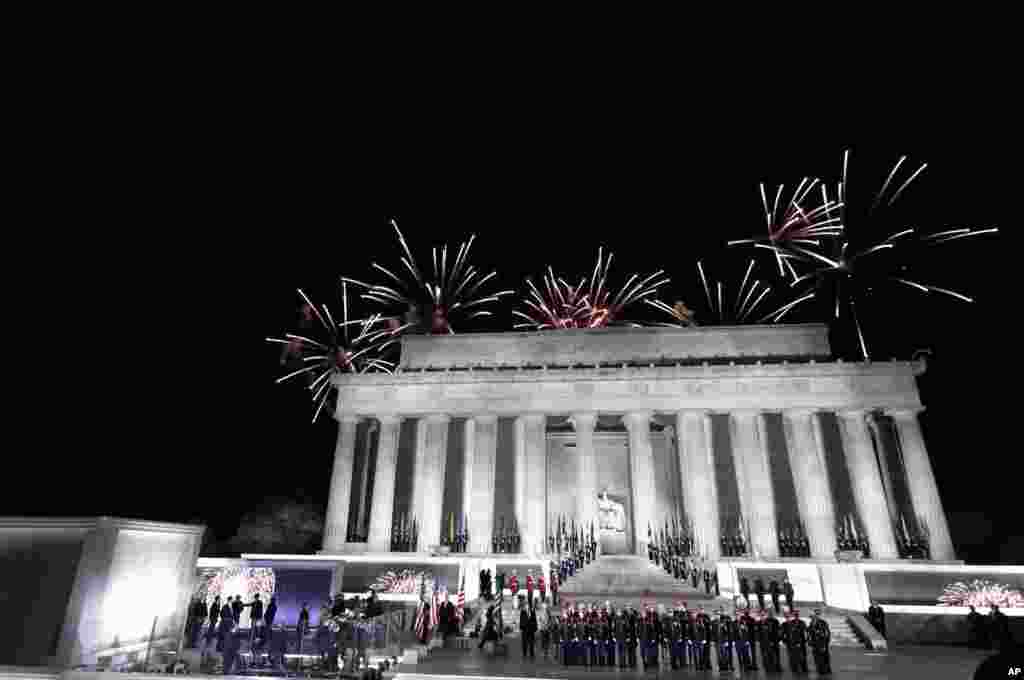 Fireworks light the sky at a pre-Inaugural "Make America Great Again! Welcome Celebration" at the Lincoln Memorial in Washington, Jan. 19, 2017.