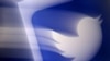 El logo de Twitter en un teléfono celular, visto en una ilustración tomada el 10 de agosto de 2020. 